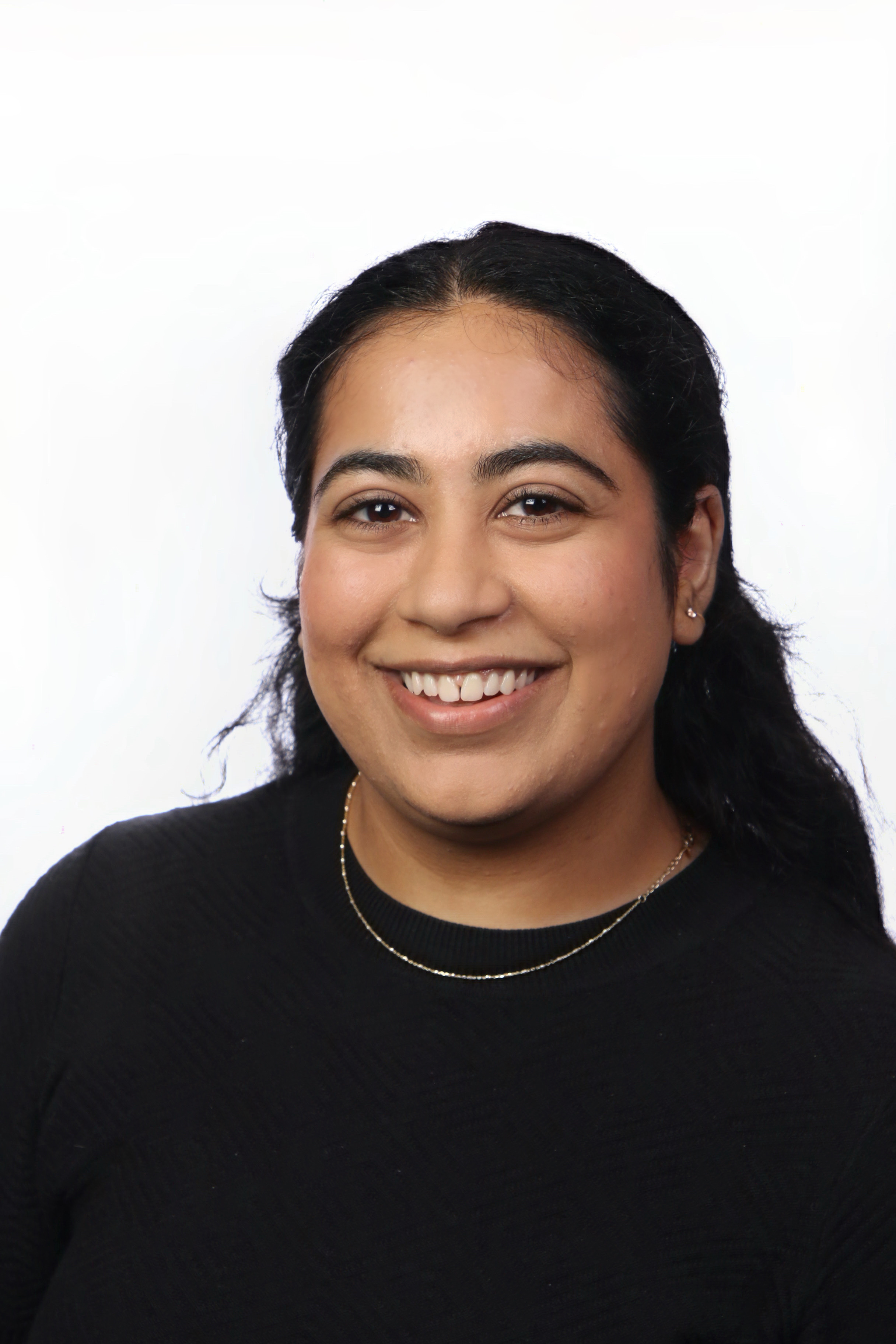 dhruvi headshot
